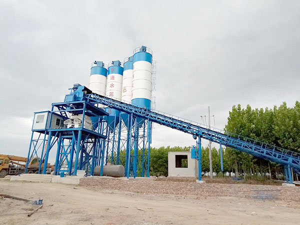 商丘引进B体育-B体育亚洲官方网站-BSPORT90混凝土搅拌站的工作现场